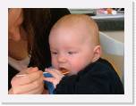 060319 Emily und der erste Moehrchenbrei (07) * 2048 x 1536 * (842KB)